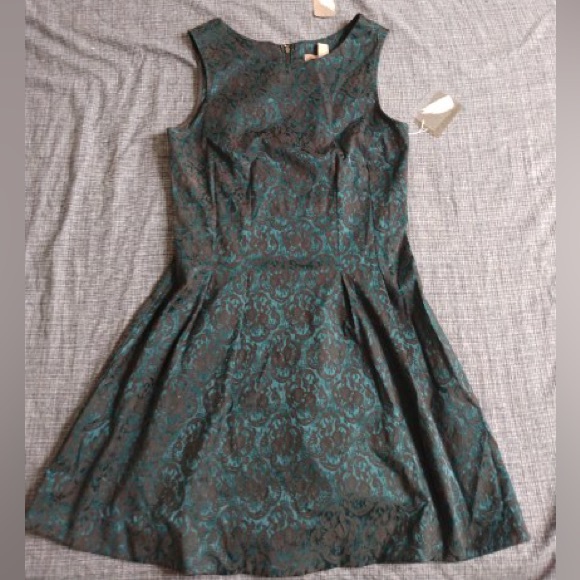Never worn, M short/mid dress - Picture 1 of 1